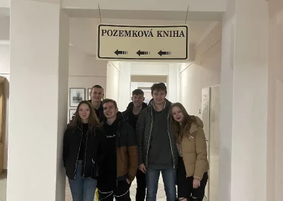 Geodeti na katastrálním úřadu