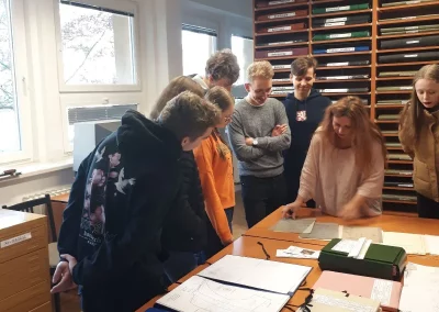 Geodeti na katastrálním úřadu