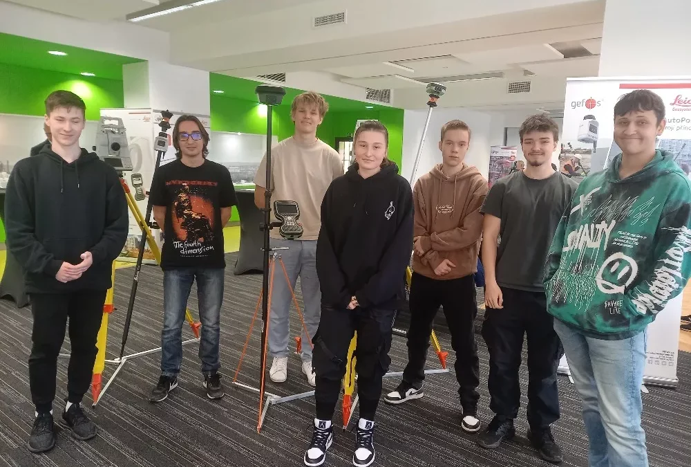 RoboGEODET nebo GeoBOT?
