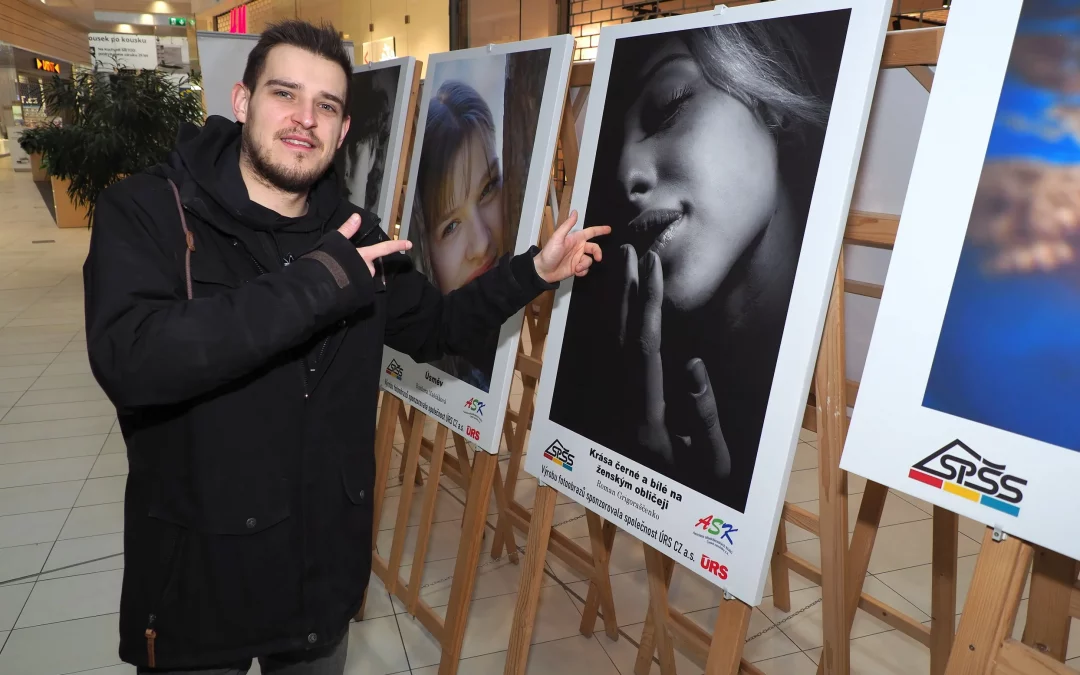 Za portréty na výstavu